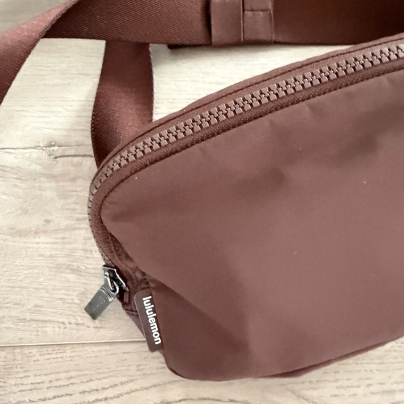 Lululemon Everywhere Belt Bag 1L in Java | Chocolate Brown - Picture 6 of 11
